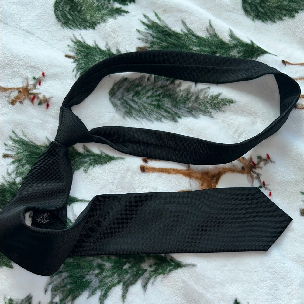 Geoffrey Beene pre-tied polyester textured Classic Black Necktie